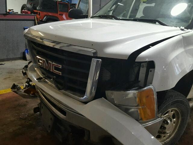 1GTHK23618F150524 - 2008 GMC SIERRA K25 WHITE photo 7