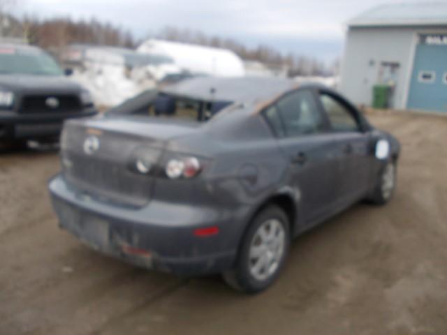 JM1BK32F171700636 - 2007 MAZDA 3 I GRAY photo 4