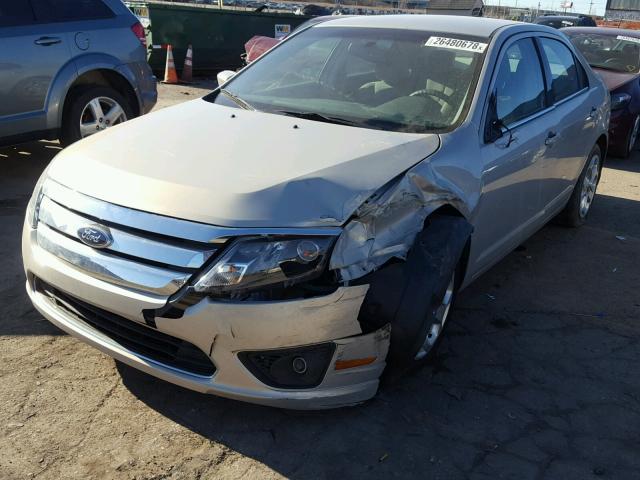 3FAHP0HA0AR209192 - 2010 FORD FUSION SE SILVER photo 2