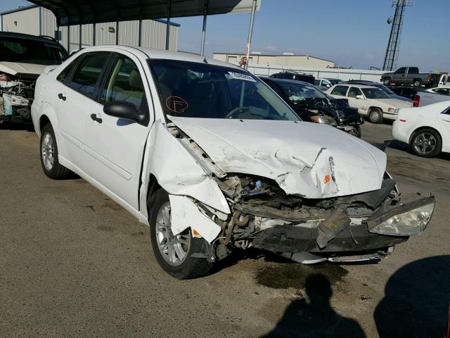 1FAFP34N45W247349 - 2005 FORD FOCUS ZX4 WHITE photo 1