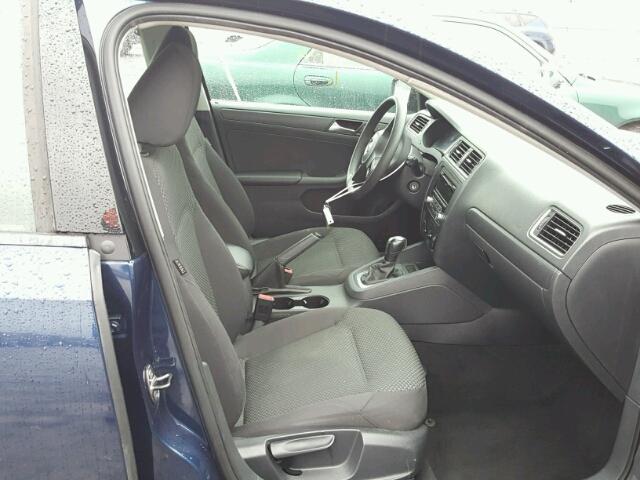 3VW2K7AJXDM311664 - 2013 VOLKSWAGEN JETTA BASE ლურჯი ფოტო 5