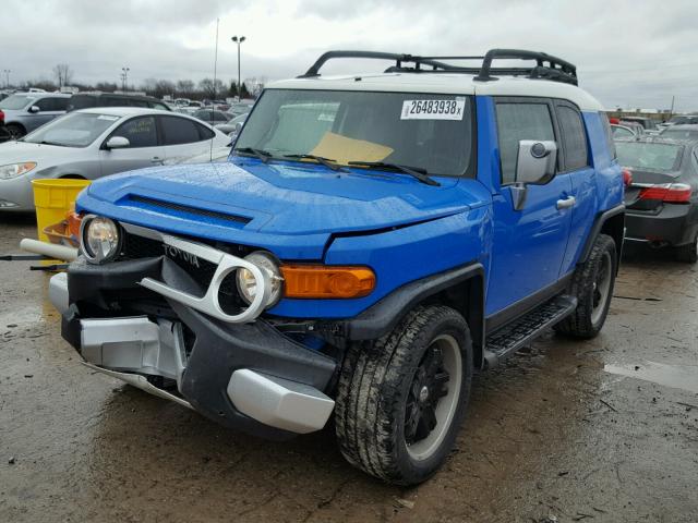 JTEBU11F170009771 - 2007 TOYOTA FJ CRUISER BLUE photo 2