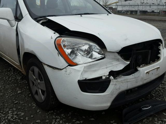 KNAFG529597274360 - 2009 KIA RONDO BASE WHITE photo 9