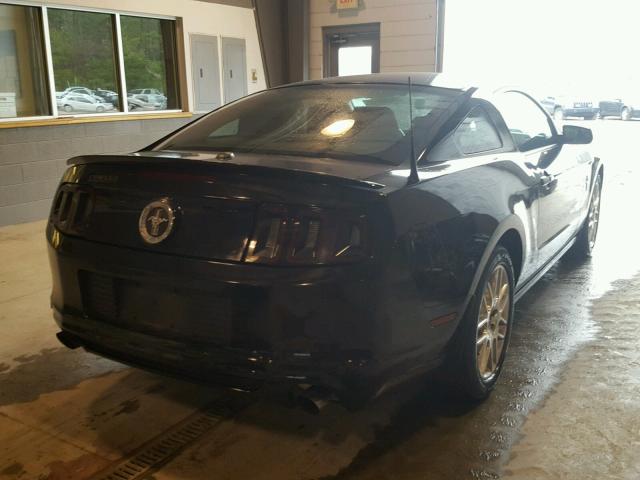 1ZVBP8AM6D5274135 - 2013 FORD MUSTANG BLACK photo 4