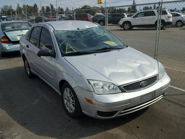 1FAFP34N75W227368 - 2005 FORD FOCUS ZX4 GRAY photo 1