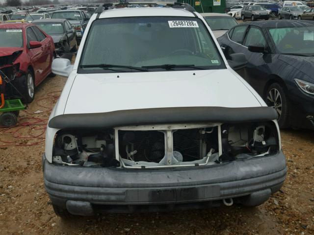 2CNBJ734116952412 - 2001 CHEVROLET TRACKER ZR WHITE photo 9