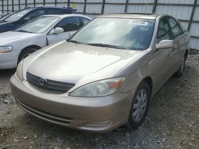 4T1BF30K72U527325 - 2002 TOYOTA CAMRY LE GOLD photo 2