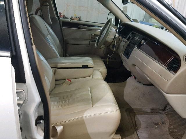 1LNHM81W17Y614944 - 2007 LINCOLN TOWN CAR S WHITE photo 5