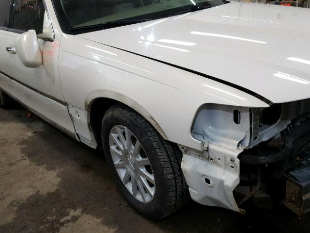 1LNHM81W17Y614944 - 2007 LINCOLN TOWN CAR S WHITE photo 9