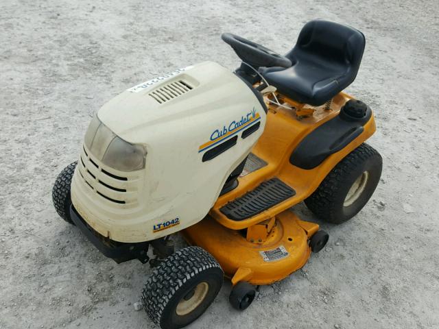 1B075H10721 - 2005 CUB LAWN MOWER YELLOW photo 2