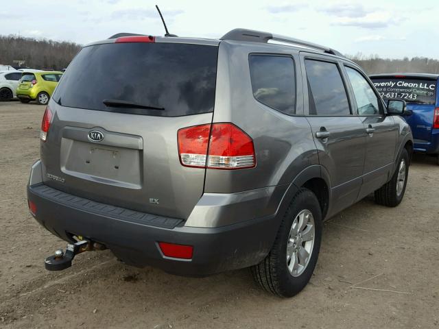 KNDJH741295012532 - 2009 KIA BORREGO LX GRAY photo 4