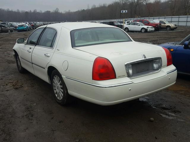 1LNHM83W24Y657648 - 2004 LINCOLN TOWN CAR U WHITE photo 3