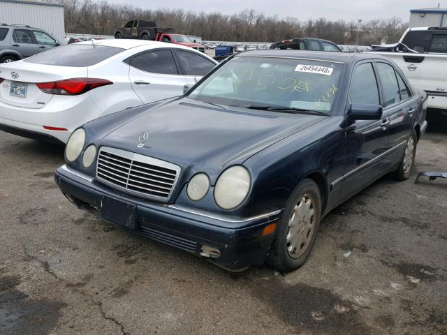 WDBJF65FXWA662236 - 1998 MERCEDES-BENZ E 320 BLUE photo 2