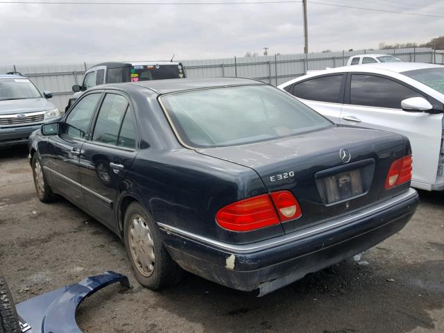 WDBJF65FXWA662236 - 1998 MERCEDES-BENZ E 320 BLUE photo 3