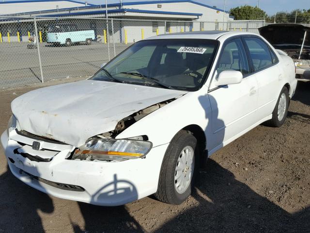 1HGCG6673WA255939 - 1998 HONDA ACCORD EX WHITE photo 2