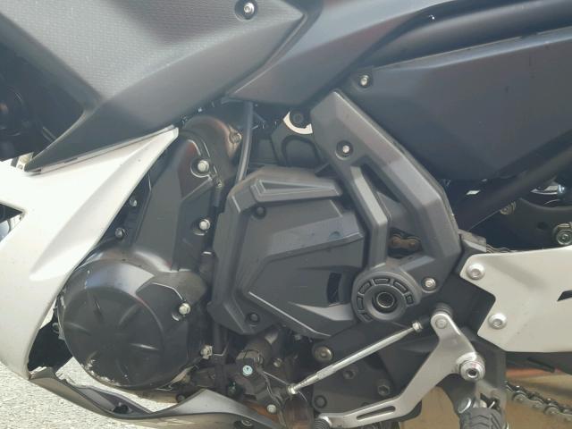 JKAEXEJ19HDA01848 - 2017 KAWASAKI EX650 J თეთრი ფოტო 7