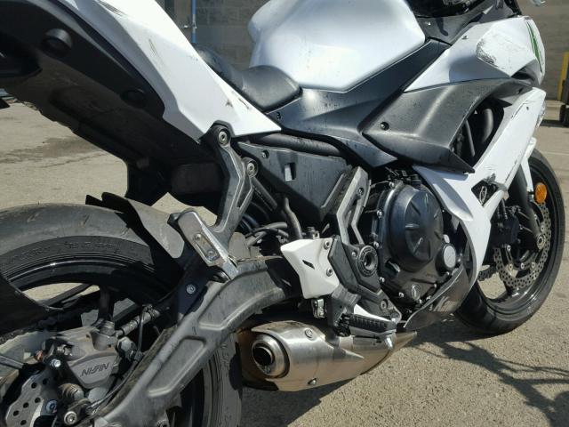 JKAEXEJ19HDA01848 - 2017 KAWASAKI EX650 J თეთრი ფოტო 9