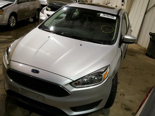 1FADP3K25GL338182 - 2016 FORD FOCUS SE SILVER photo 2