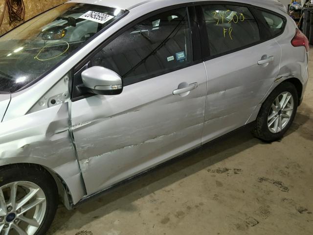 1FADP3K25GL338182 - 2016 FORD FOCUS SE SILVER photo 9