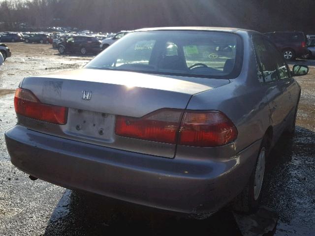 1HGCG1645YA062638 - 2000 HONDA ACCORD LX SILVER photo 4