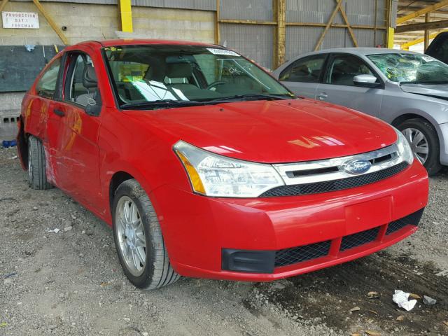 1FAHP32N68W132199 - 2008 FORD FOCUS S/SE RED photo 1