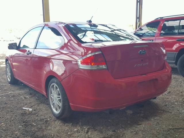 1FAHP32N68W132199 - 2008 FORD FOCUS S/SE RED photo 3