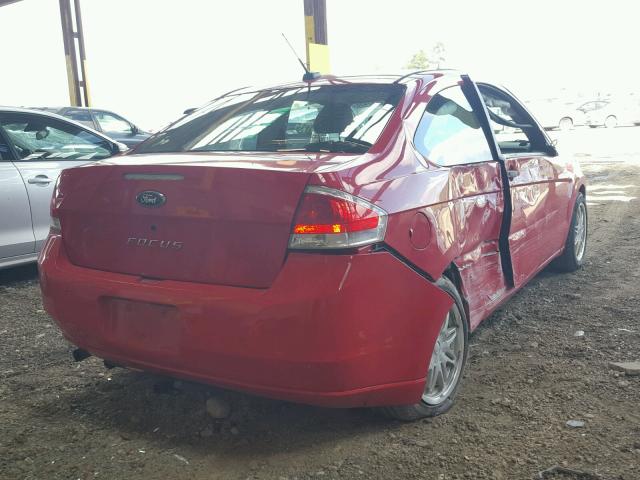 1FAHP32N68W132199 - 2008 FORD FOCUS S/SE RED photo 4