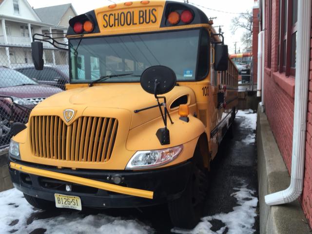 4DRBUAFP35B987157 - 2005 IC CORPORATION 3000 YELLOW photo 1