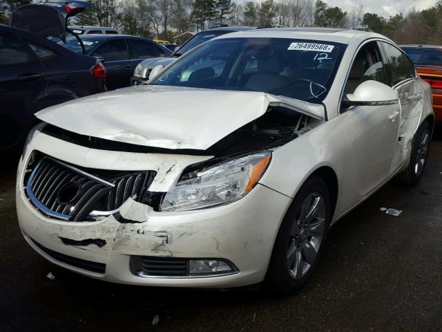 2G4GR5EK6C9151622 - 2012 BUICK REGAL WHITE photo 2