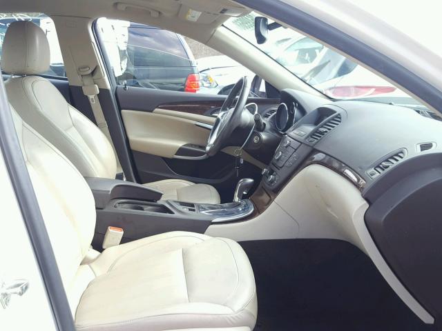 2G4GR5EK6C9151622 - 2012 BUICK REGAL WHITE photo 5