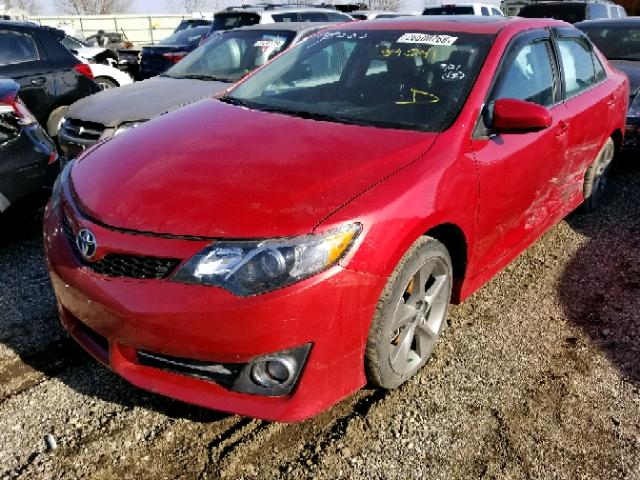 4T1BK1FK7EU540510 - 2014 TOYOTA CAMRY SE RED photo 2