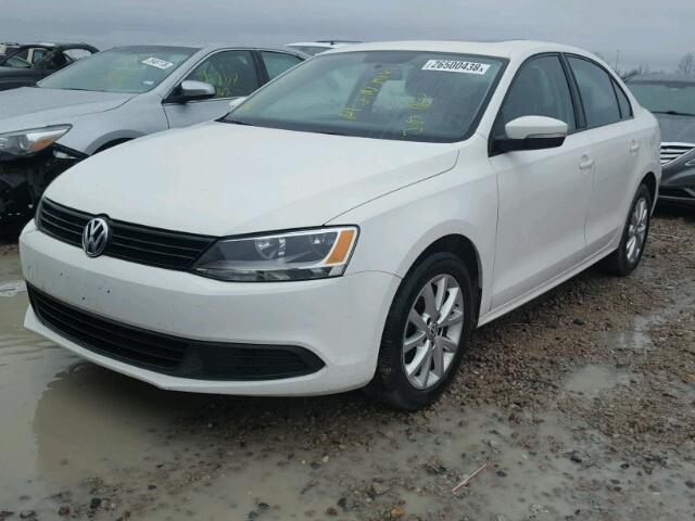3VWDP7AJ4CM302404 - 2012 VOLKSWAGEN JETTA SE WHITE photo 2