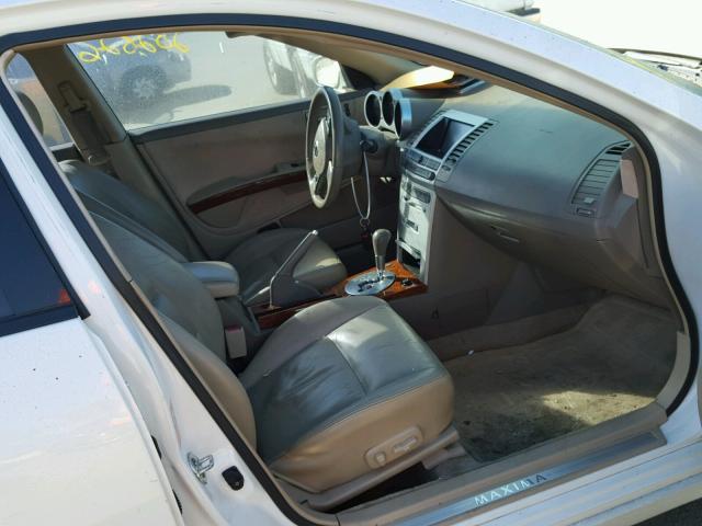 1N4BA41E75C868211 - 2005 NISSAN MAXIMA SE WHITE photo 5