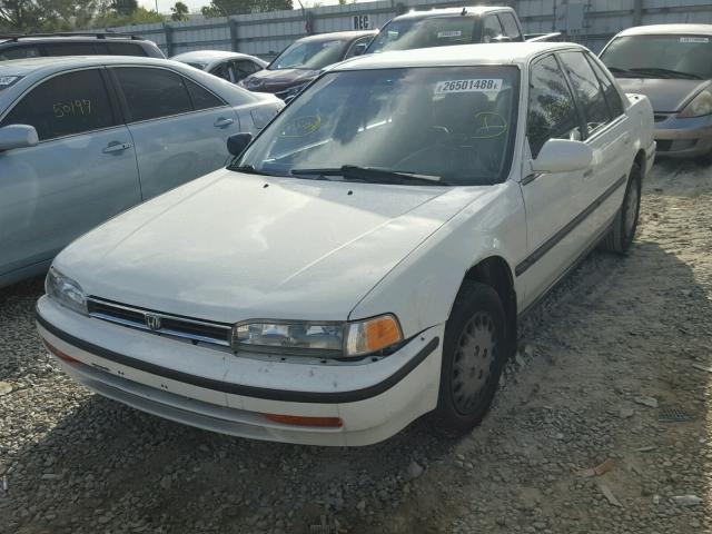 1HGCB7653PA000261 - 1993 HONDA ACCORD LX WHITE photo 2