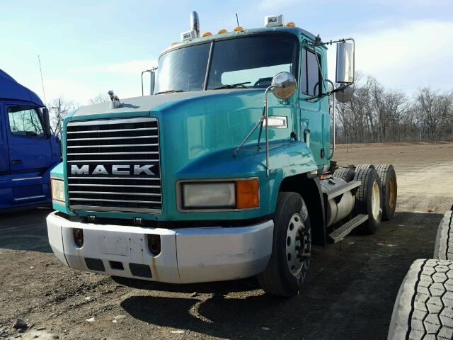 1M1AA13Y5YW127148 - 2000 MACK 600 CH600 GREEN photo 2