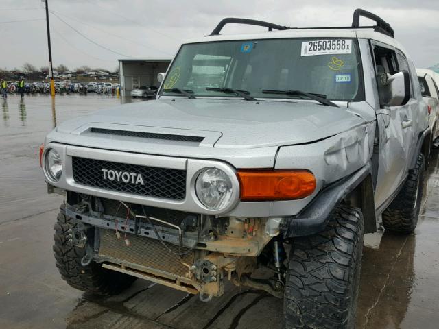 JTEBU11F670099984 - 2007 TOYOTA FJ CRUISER SILVER photo 2