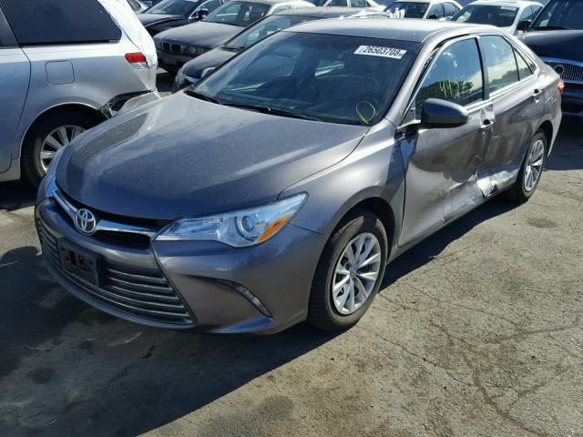 4T4BF1FK6GR571437 - 2016 TOYOTA CAMRY LE Graphit Foto 2