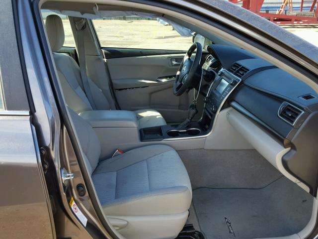 4T4BF1FK6GR571437 - 2016 TOYOTA CAMRY LE Graphit Foto 5