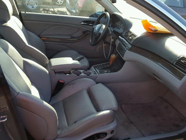 WBABN53471JU31076 - 2001 BMW 330 CI GRAY photo 5