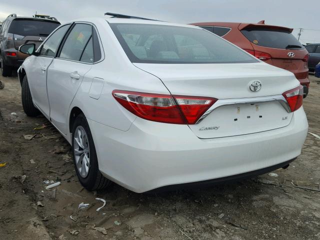 4T1BF1FK5HU781698 - 2017 TOYOTA CAMRY LE WHITE photo 3