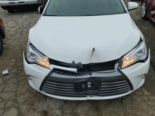 4T1BF1FK5HU781698 - 2017 TOYOTA CAMRY LE WHITE photo 7