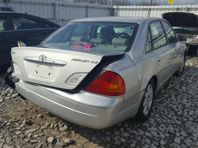 4T1BF28B2YU067188 - 2000 TOYOTA AVALON XL SILVER photo 4