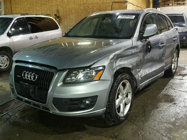 WA1LKAFP5AA004858 - 2010 AUDI Q5 PREMIUM SILVER photo 2