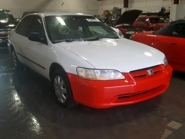 1HGCG5644YA132587 - 2000 HONDA ACCORD LX WHITE photo 1