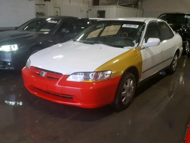 1HGCG5644YA132587 - 2000 HONDA ACCORD LX WHITE photo 2