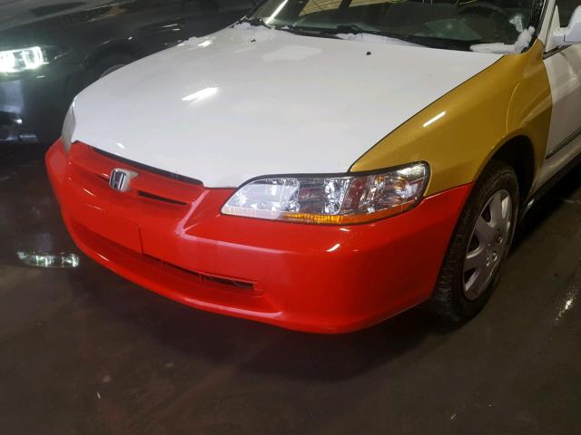 1HGCG5644YA132587 - 2000 HONDA ACCORD LX WHITE photo 9