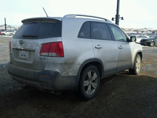 5XYKUDA27CG273066 - 2012 KIA SORENTO EX SILVER photo 4