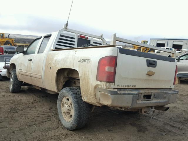 1GC2KXCG4BZ183146 - 2011 CHEVROLET SILVERADO WHITE photo 3