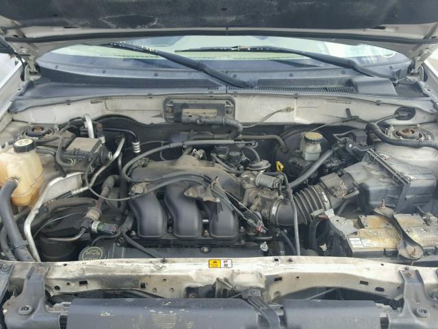 1FMYU03104KA97704 - 2004 FORD ESCAPE XLT SILVER photo 7