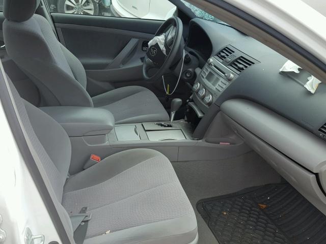 4T1BF3EK7BU656948 - 2011 TOYOTA CAMRY BASE WHITE photo 5